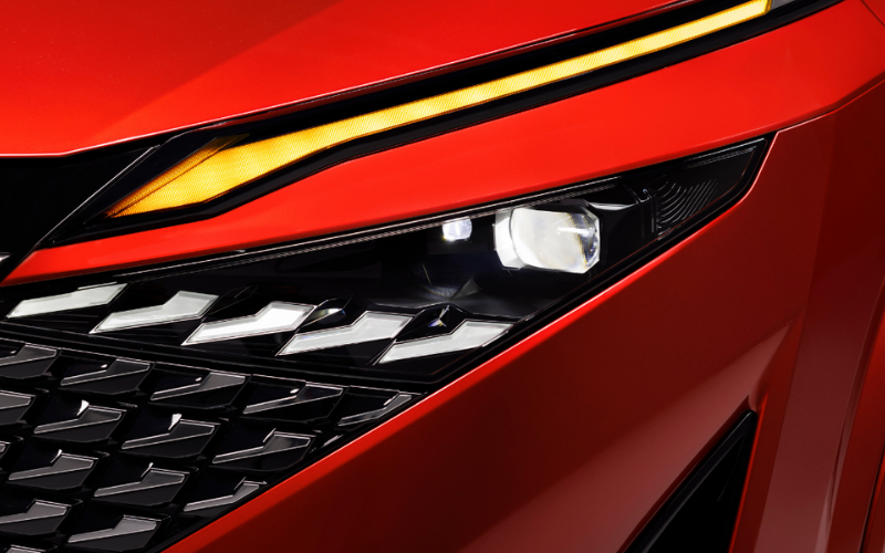 Nissan Qashqai headlight signature close-up