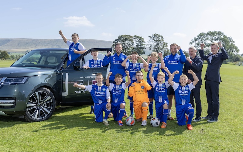 Vertu Land Rover Nelson Shows Support For Clitheroe Wolves Football Club