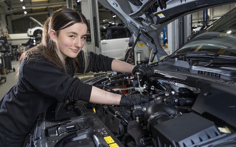 Local Teen Kickstarts Career At Vertu Land Rover Nelson